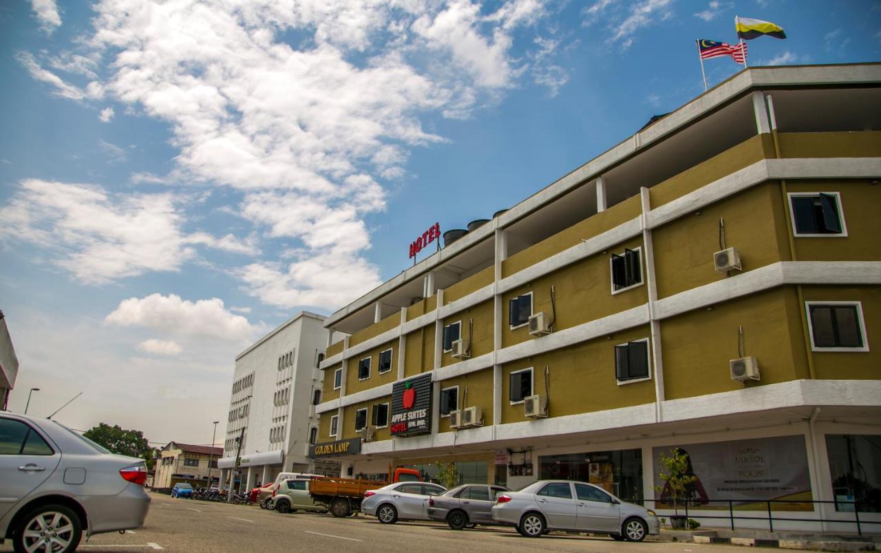 Apple Suites Hotel Sitiawan Exterior photo